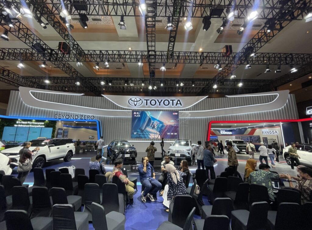 Toyota Camry Terbaru Tampil di IIMS 2025, Pakai Teknologi Listrik?