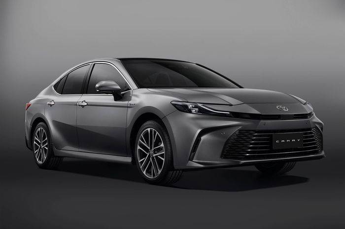 Toyota Camry 2025 Resmi Meluncur di IIMS, Simak Spesifikasinya!