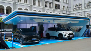 Parkir & Isi Ulang Baterai EV Gratis di Mall of Indonesia, Toyota Tambah Fasilitas Ramah Lingkungan